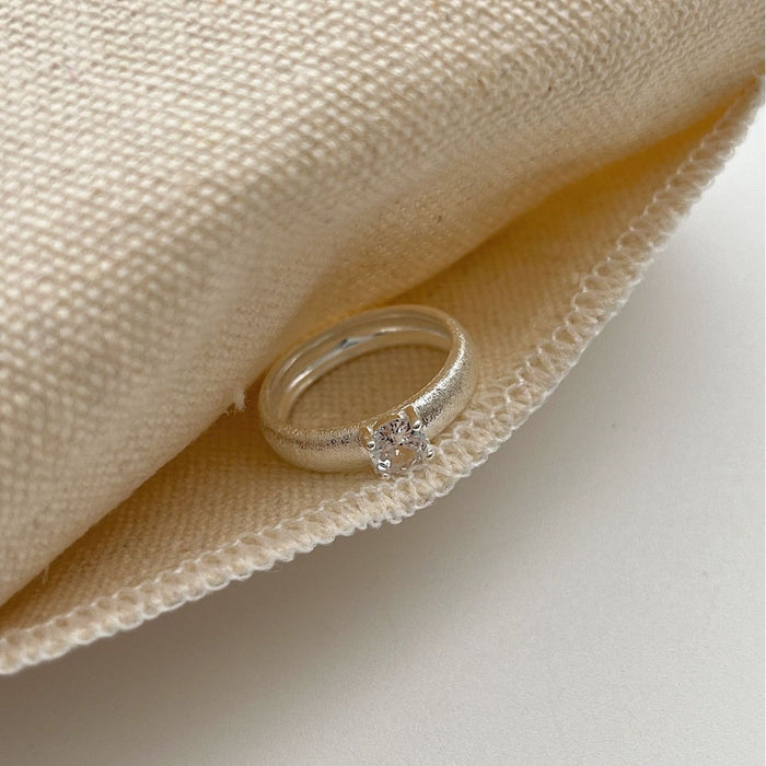 925 Sterling Silver Vintage Brushed Zircon Plain Band Ring