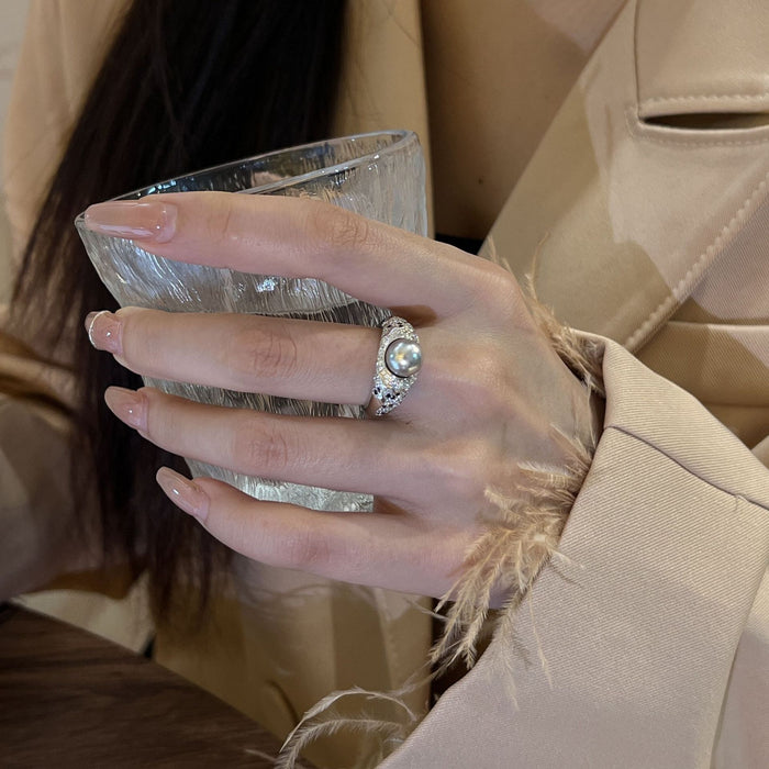 8mm pearl with luxury setting ring