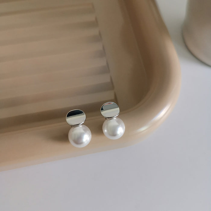 Artificial Gray Pearl Curved Stud Earrings