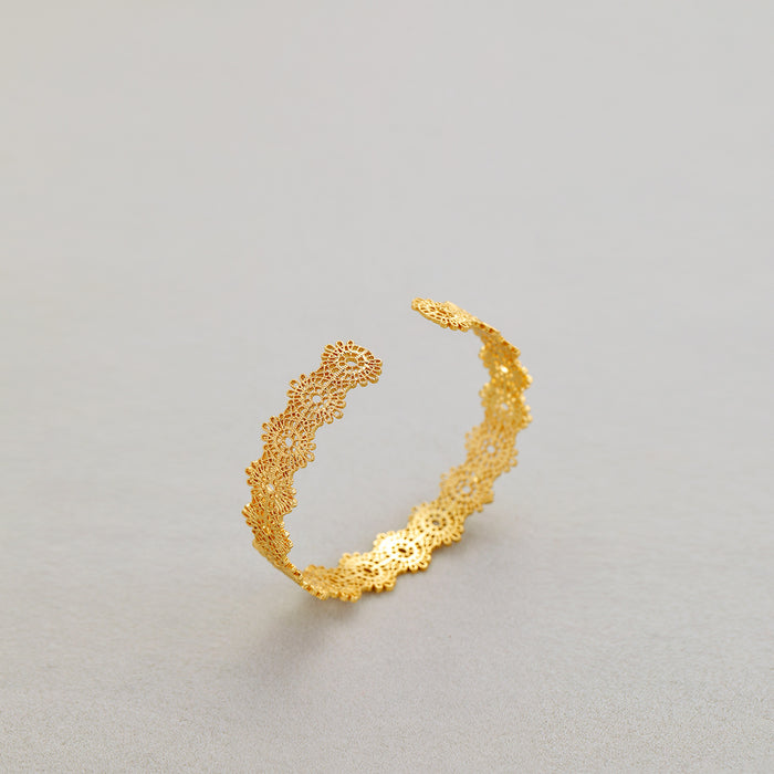 Court style crown ring hollow lace bracelet ring