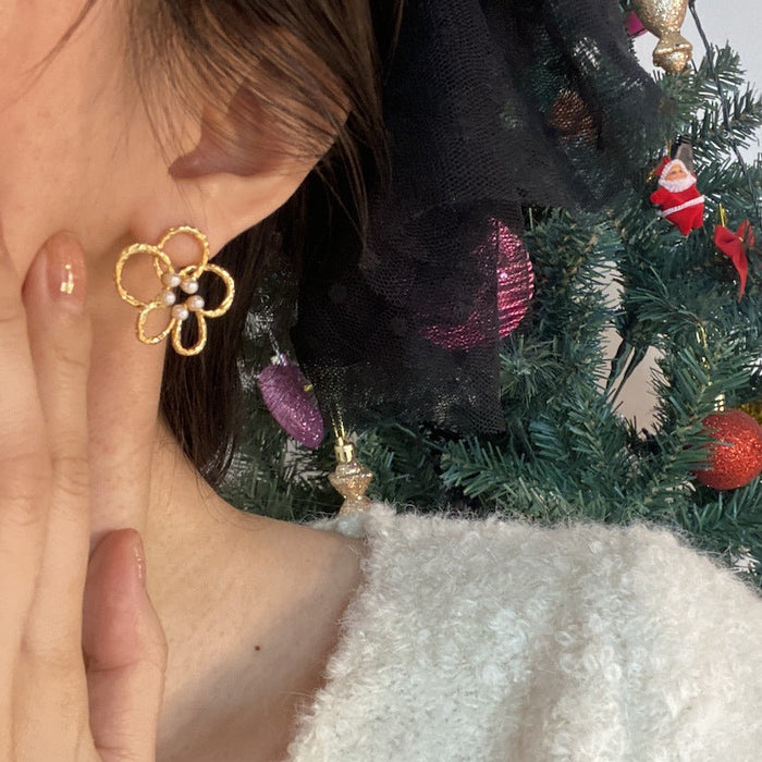 Cut-out Flower Stud Earrings