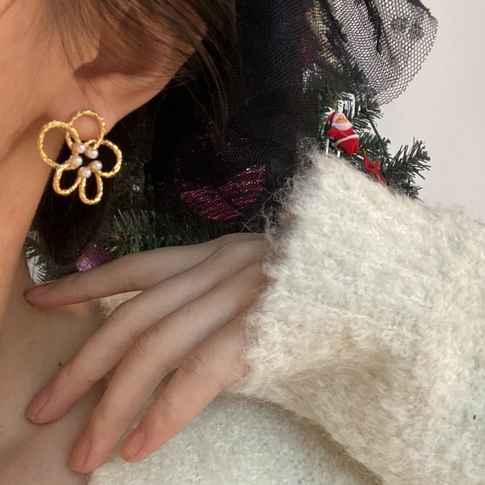 Cut-out Flower Stud Earrings