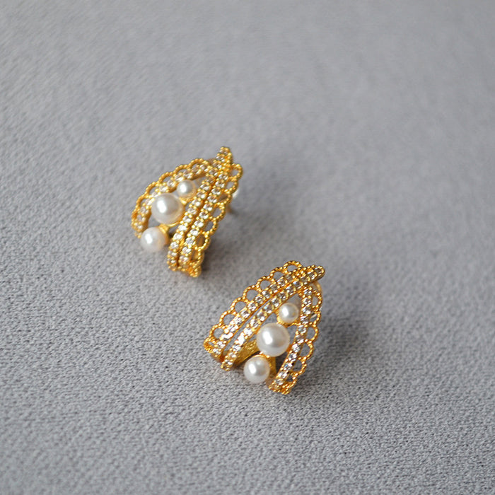 Diamond gold pearl earrings