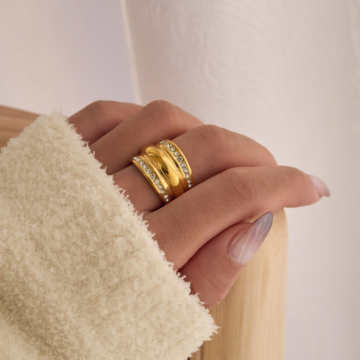 Exquisite Pearl Row Diamond Ring