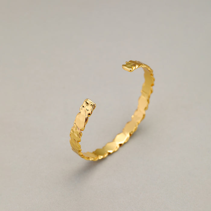 Irregular pleated open bracelet