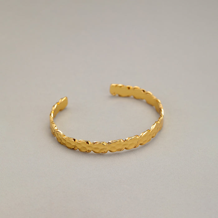 Irregular pleated open bracelet