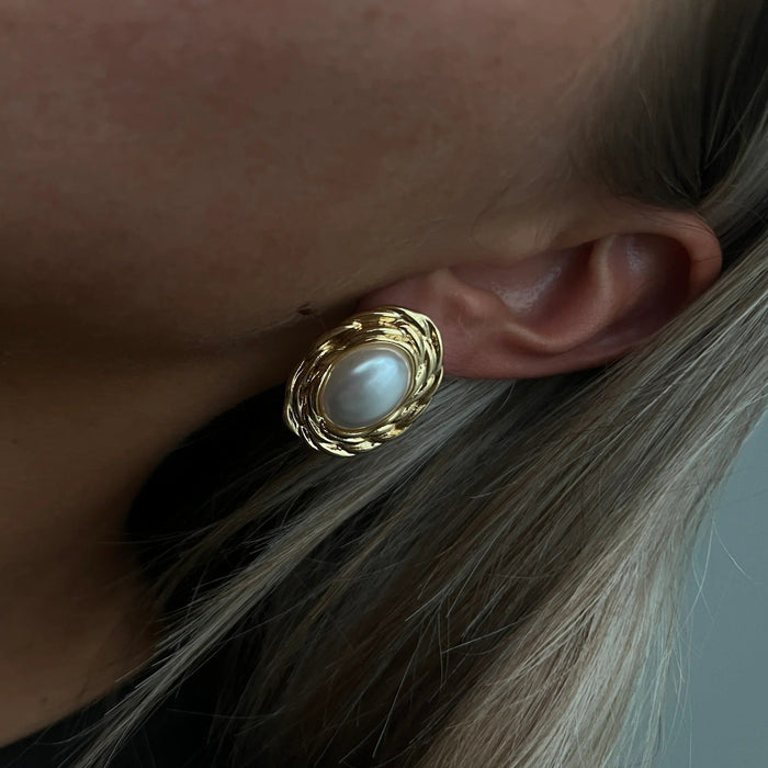 Stainless steel pearl stud earrings