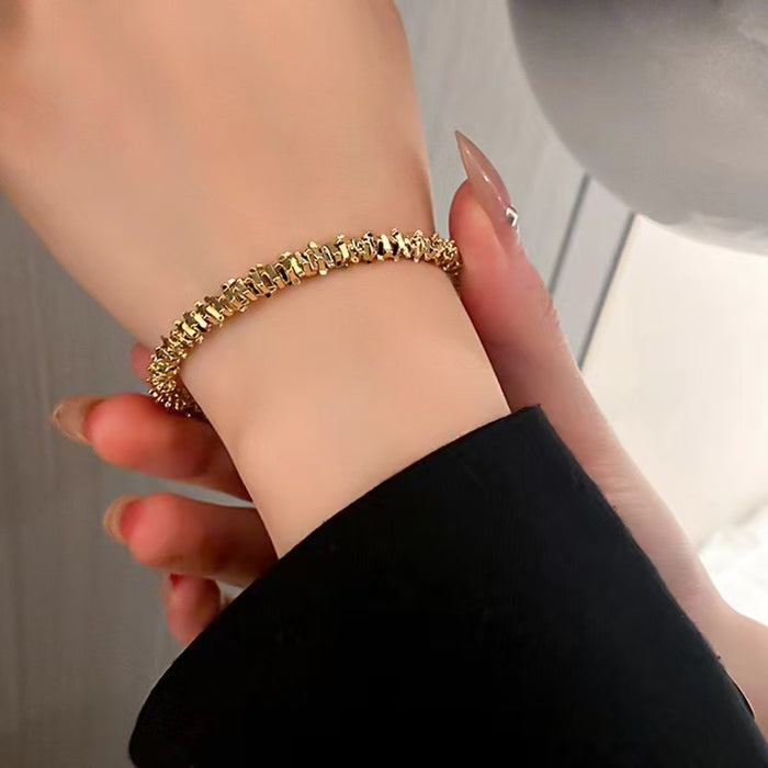 Sparkling small gravel opening bracelet
