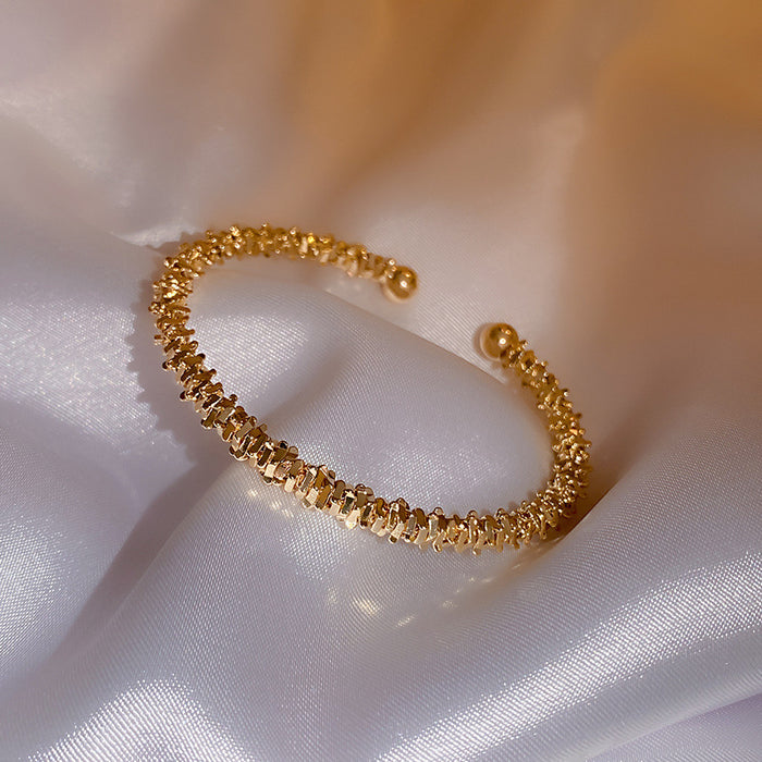 Sparkling small gravel opening bracelet