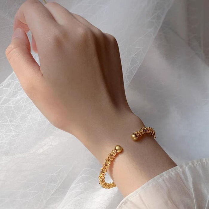 Sparkling small gravel opening bracelet