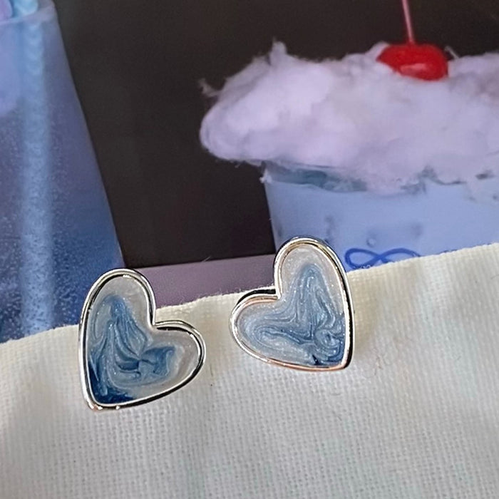 Streamer gradual change blue pearlescent love stud earrings