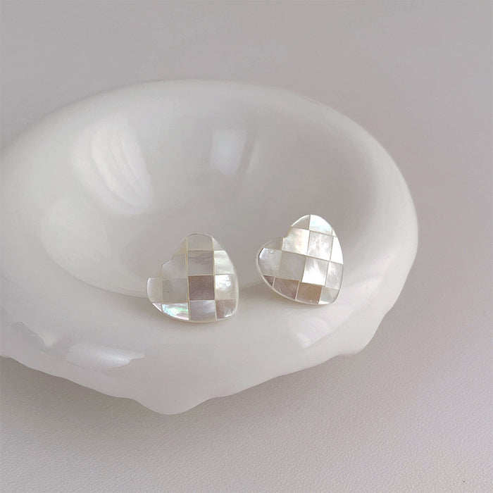 White Fritillary splicing love stud earrings