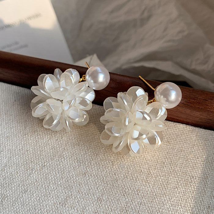White hydrangea pearl stud earrings