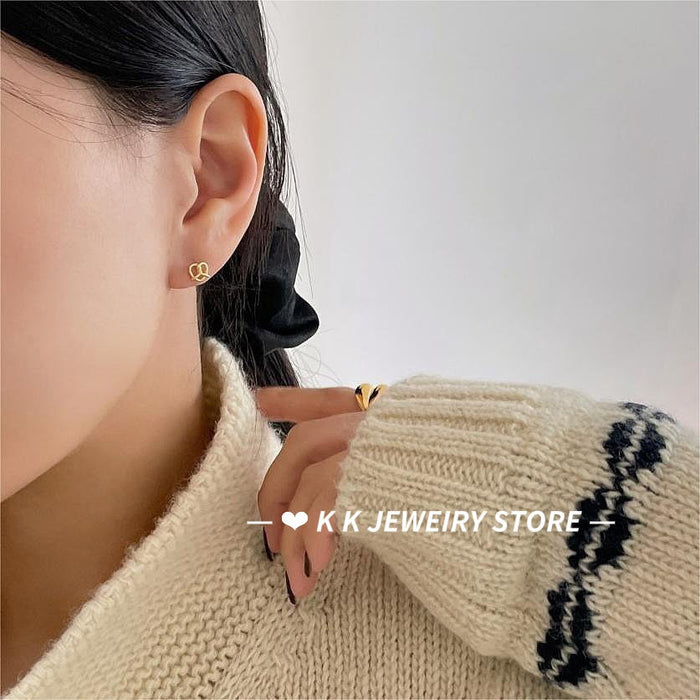 925 Silver Hollow-Out Bread Stud Earrings